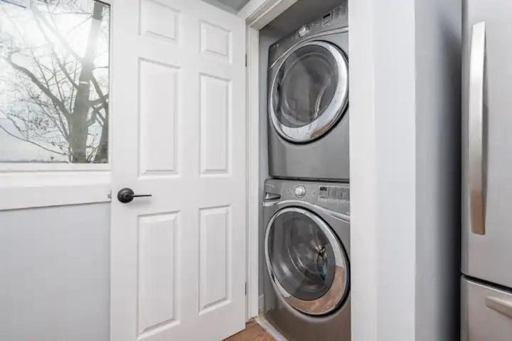 Centre Street Upper 2bedsuite 4408 Apartment Calgary