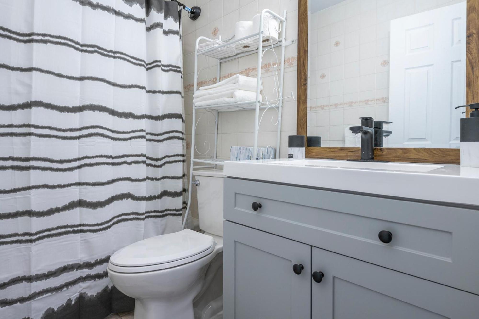 Centre Street Upper 2bedsuite 4408 Apartment Calgary
