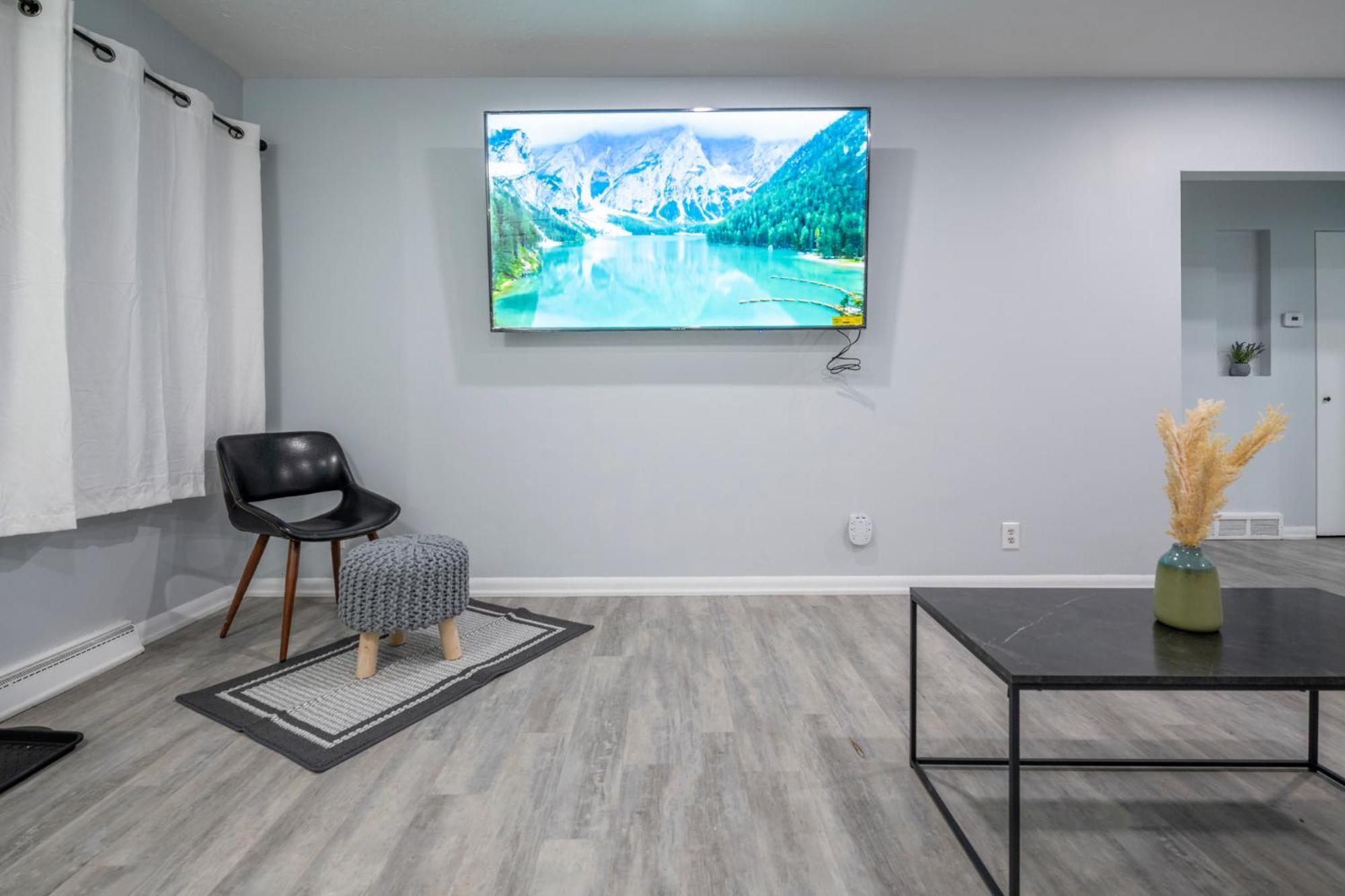 Apartment Centre Street Upper 2bedsuite 4408 Calgary