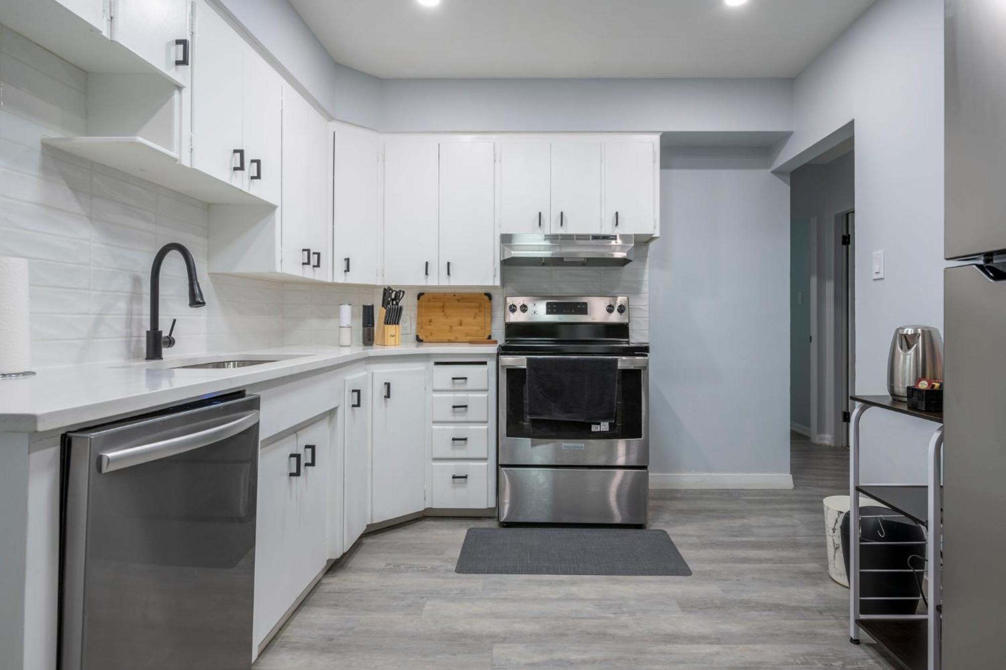 Centre Street Upper 2bedsuite 4408 Calgary