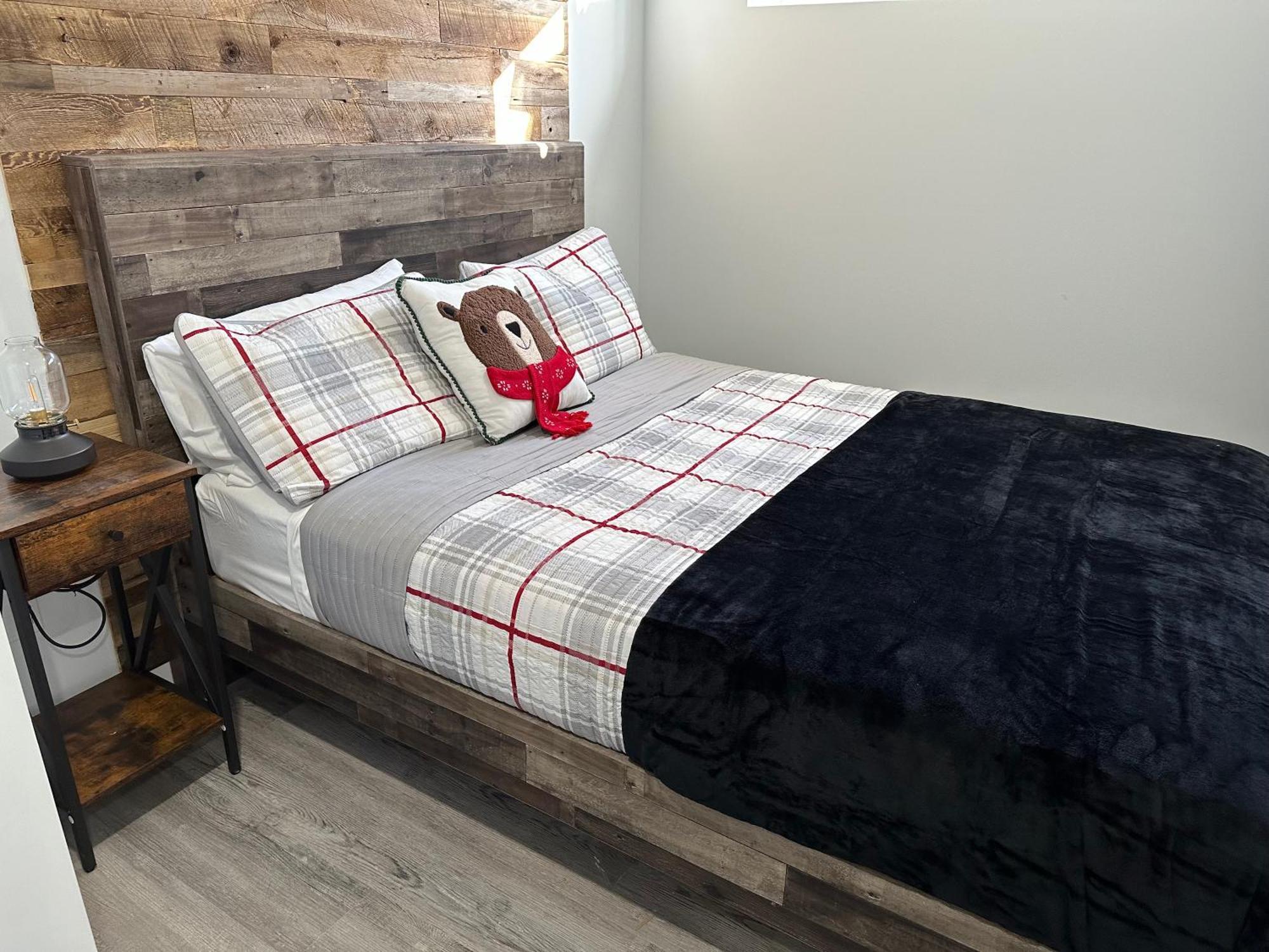 2-bed Rustic Charm Below Calgary