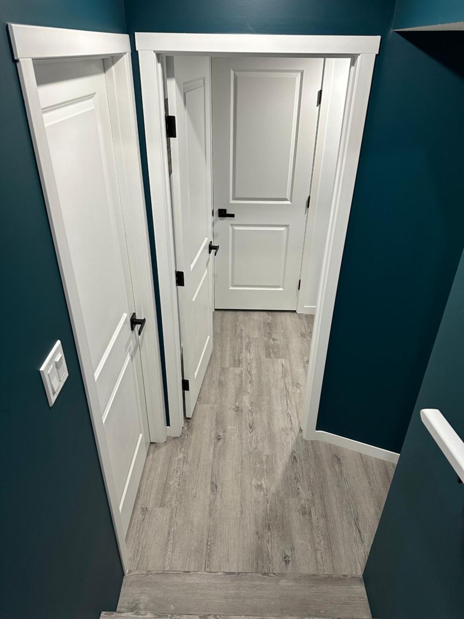 2-bed Rustic Charm Below * Calgary