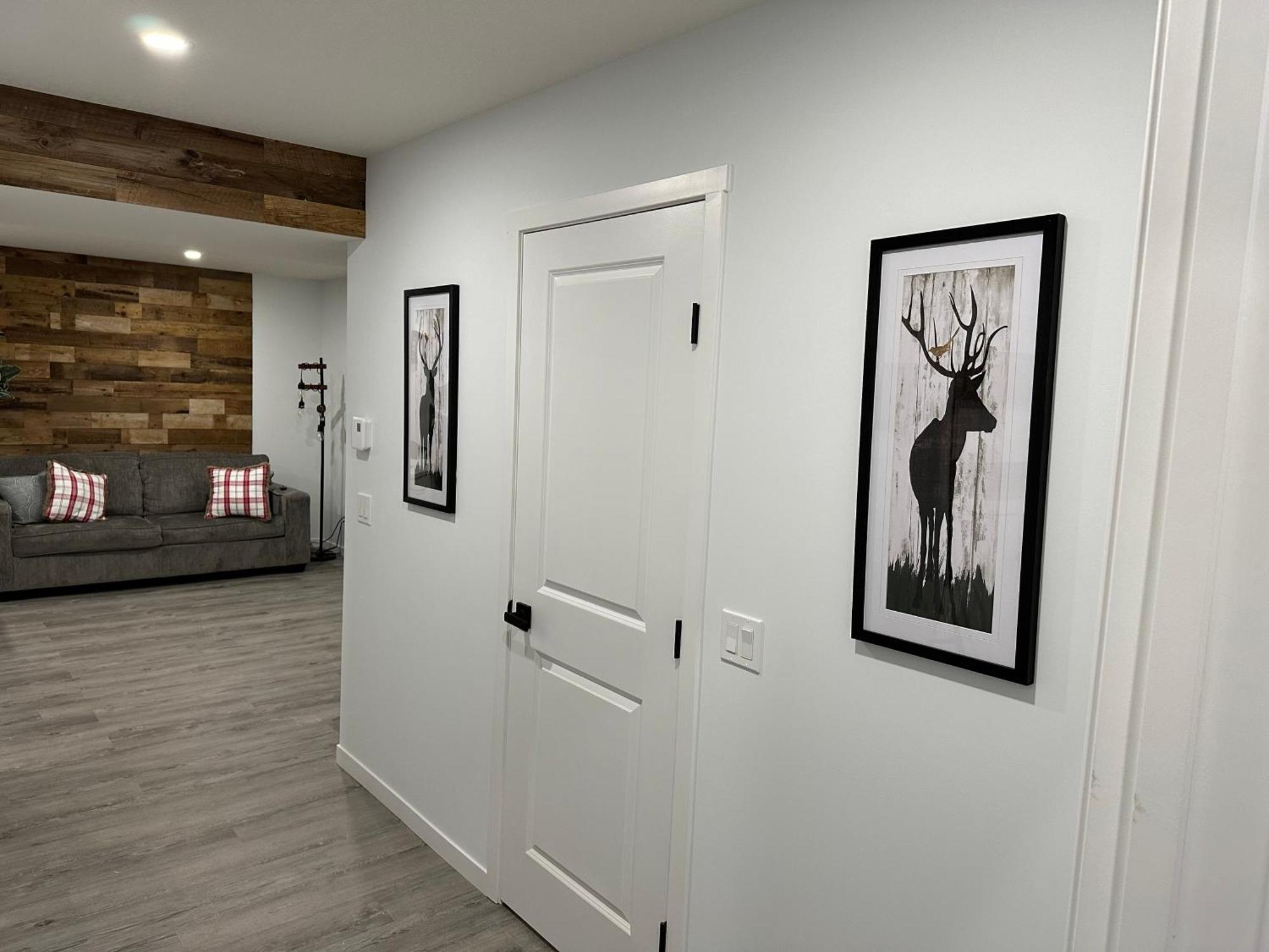 2-bed Rustic Charm Below Calgary