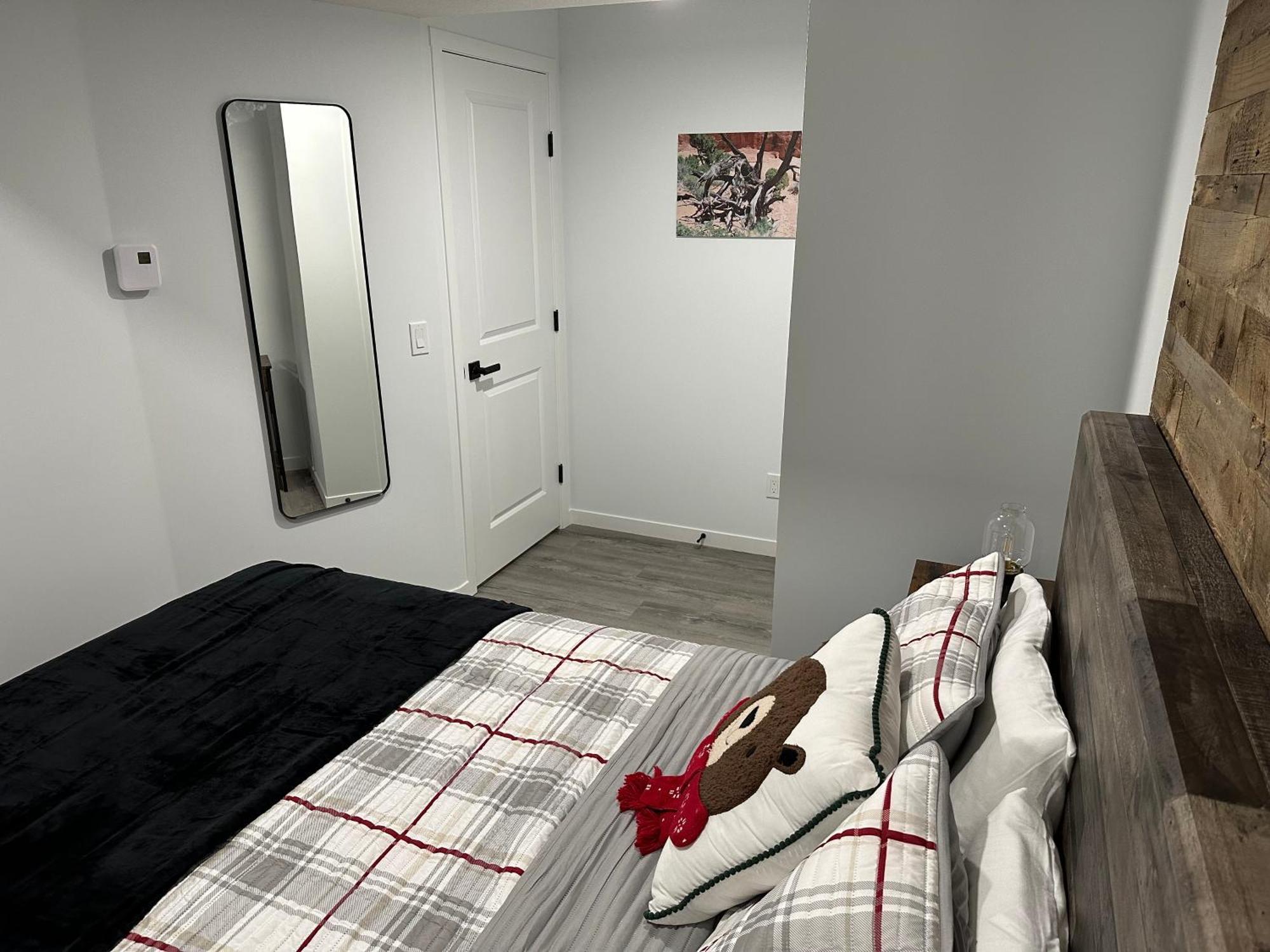2-bed Rustic Charm Below *