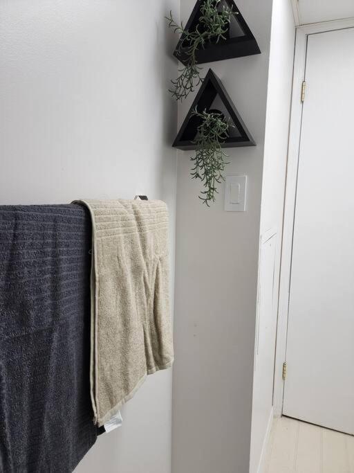 2-bed Entire 10 Mins From Attractions Apartment *