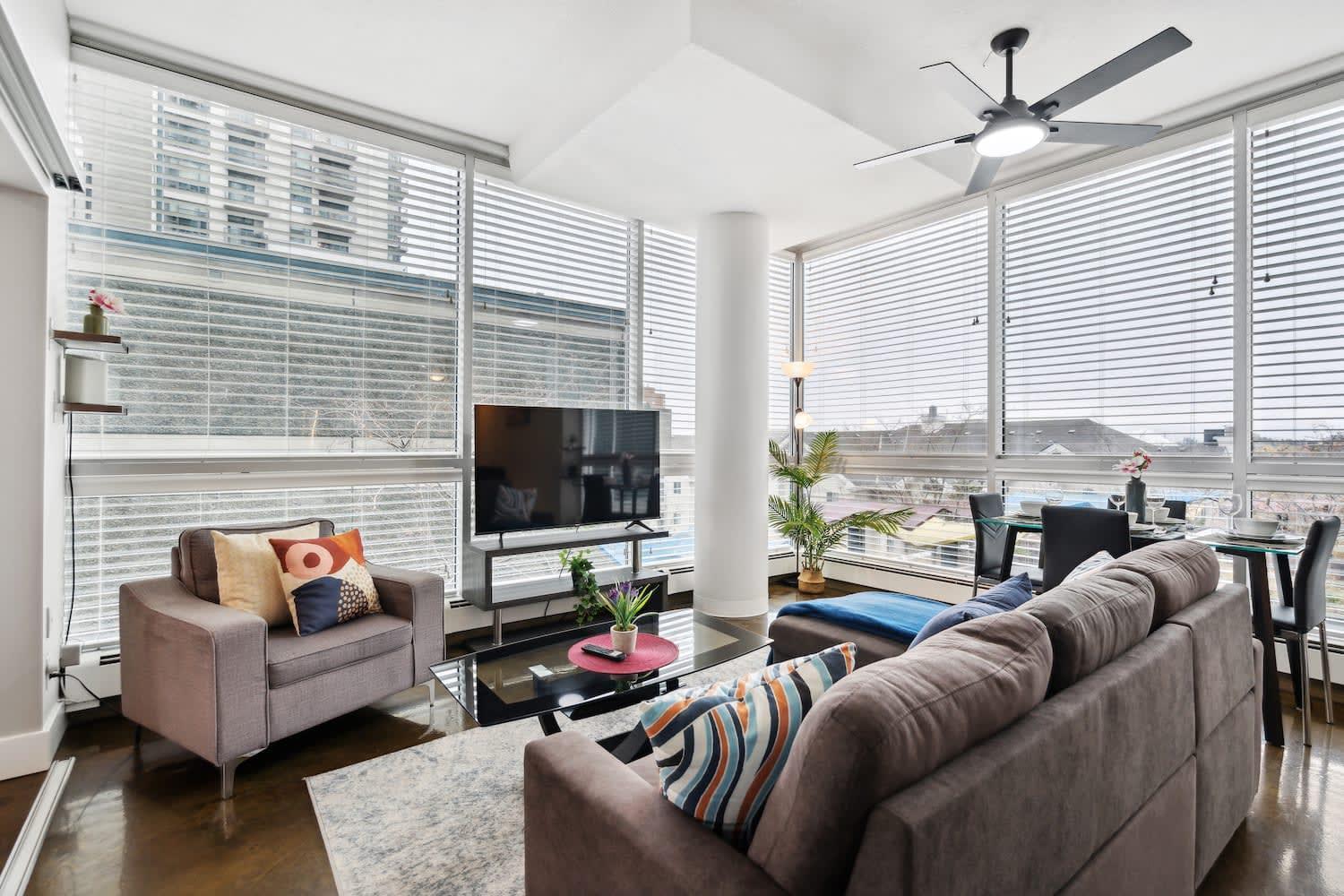 Holiday home Upscale 2br - King Bed - Stunning Views *