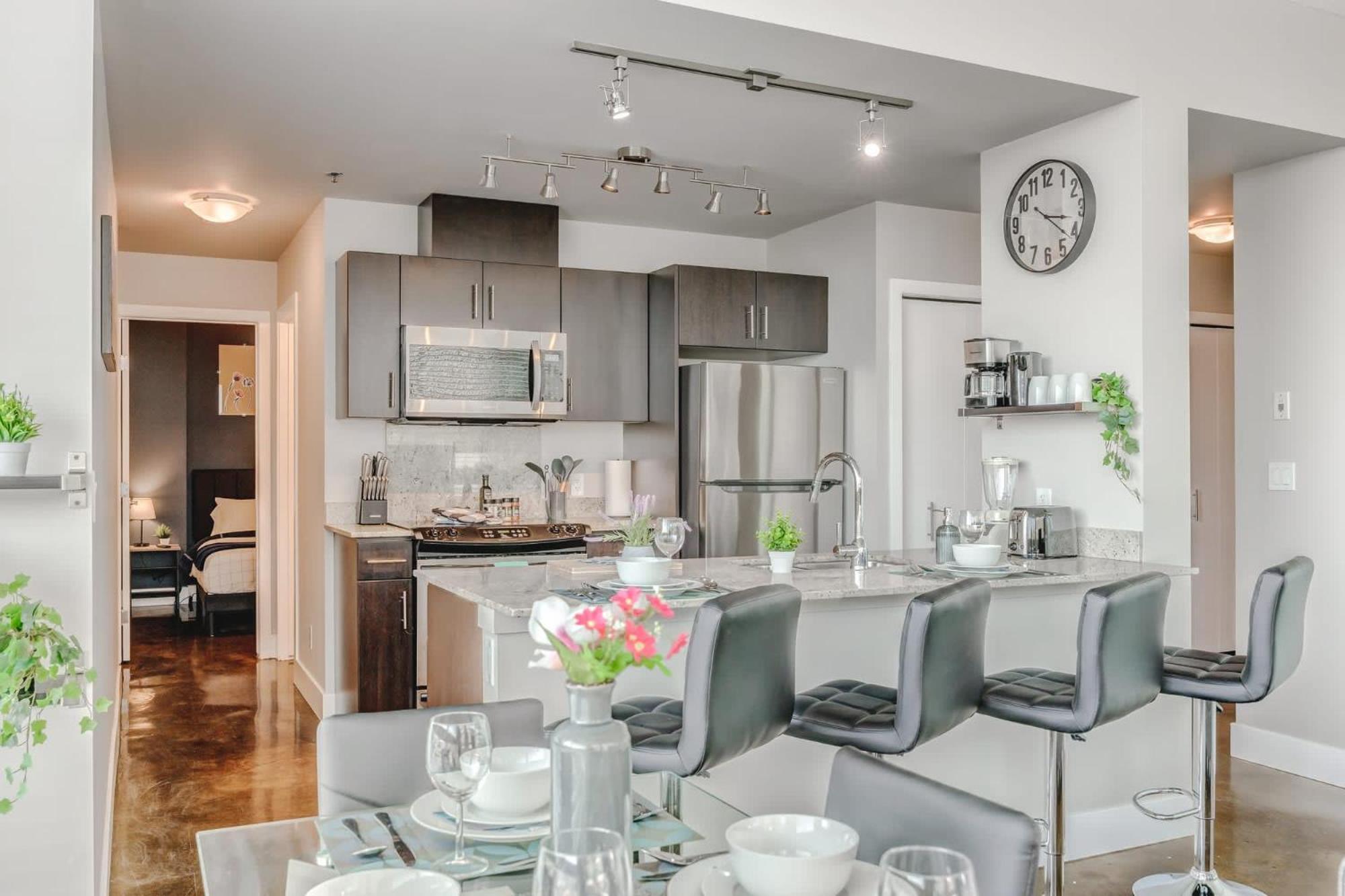 Upscale 2br - King Bed - Stunning Views Calgary