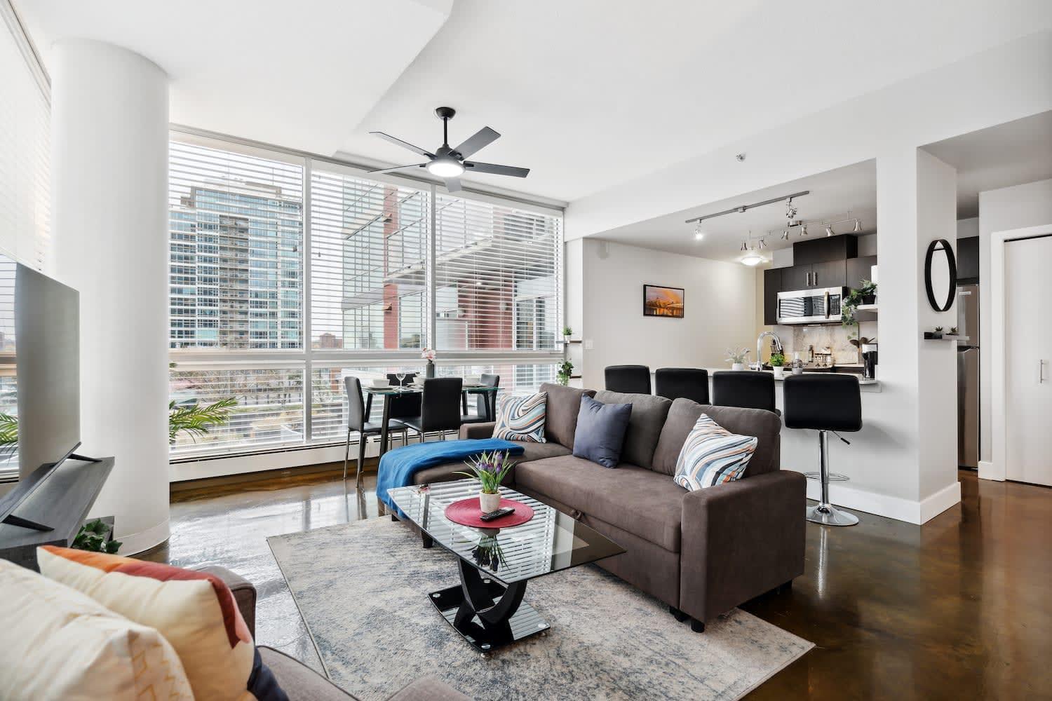 Upscale 2br - King Bed - Stunning Views *