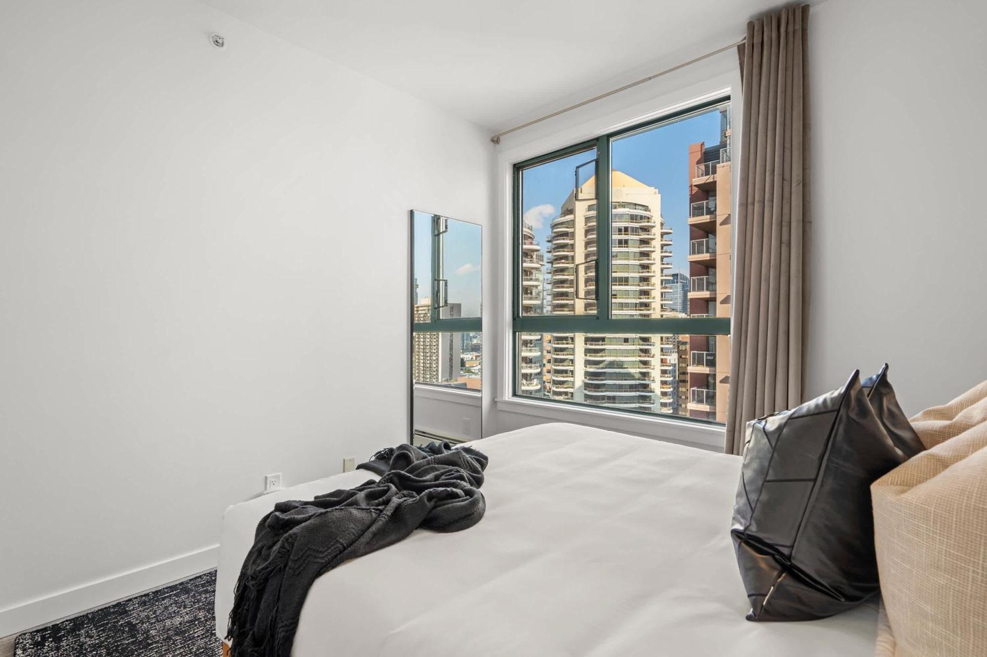 The Loki I Patio & Bbq I Sleeps 5 I Downtown I Tv Holiday home