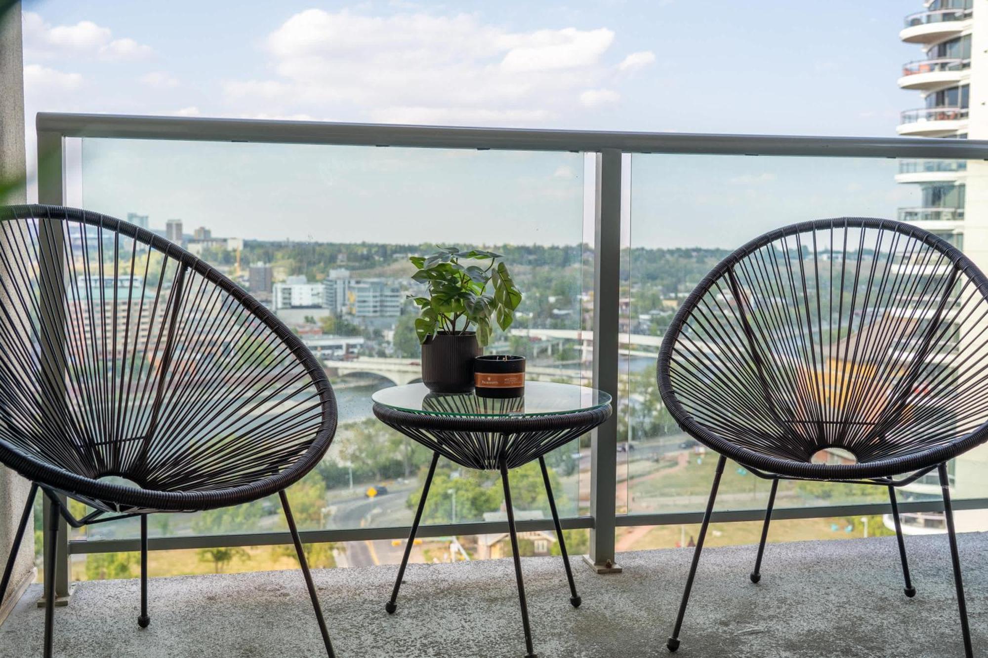 Holiday home The Loki I Patio & Bbq I Sleeps 5 I Downtown I Tv *