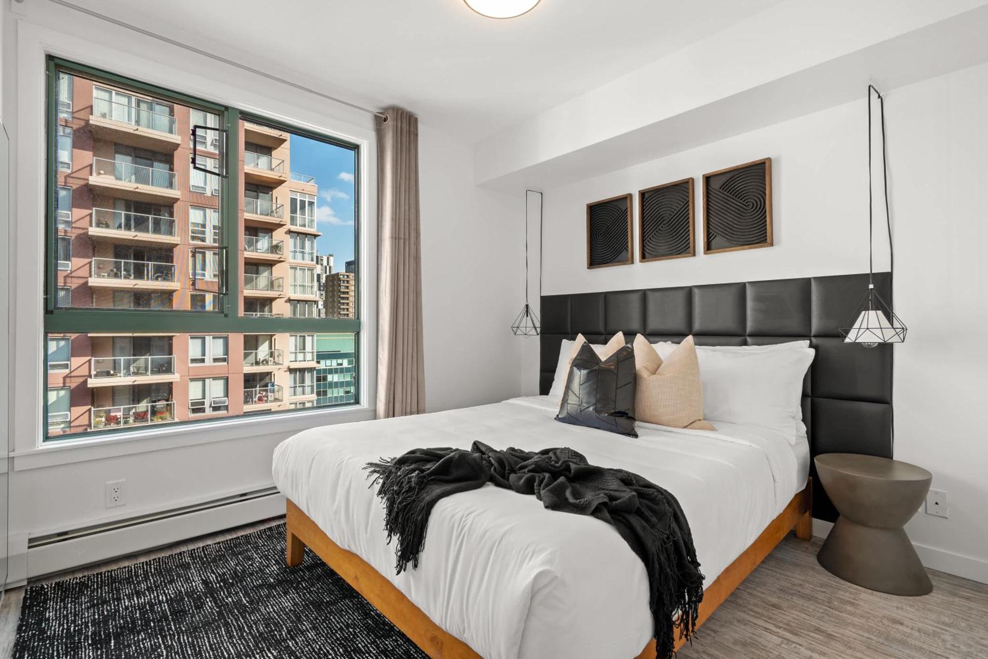 The Loki I Patio & Bbq I Sleeps 5 I Downtown I Tv
