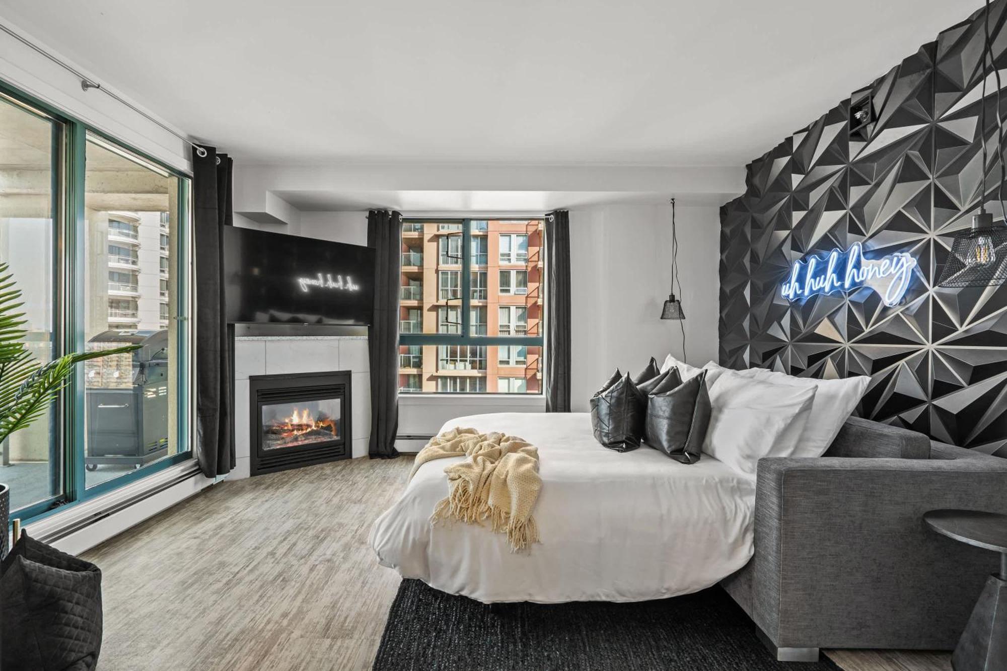 The Loki I Patio & Bbq I Sleeps 5 I Downtown I Tv Holiday home