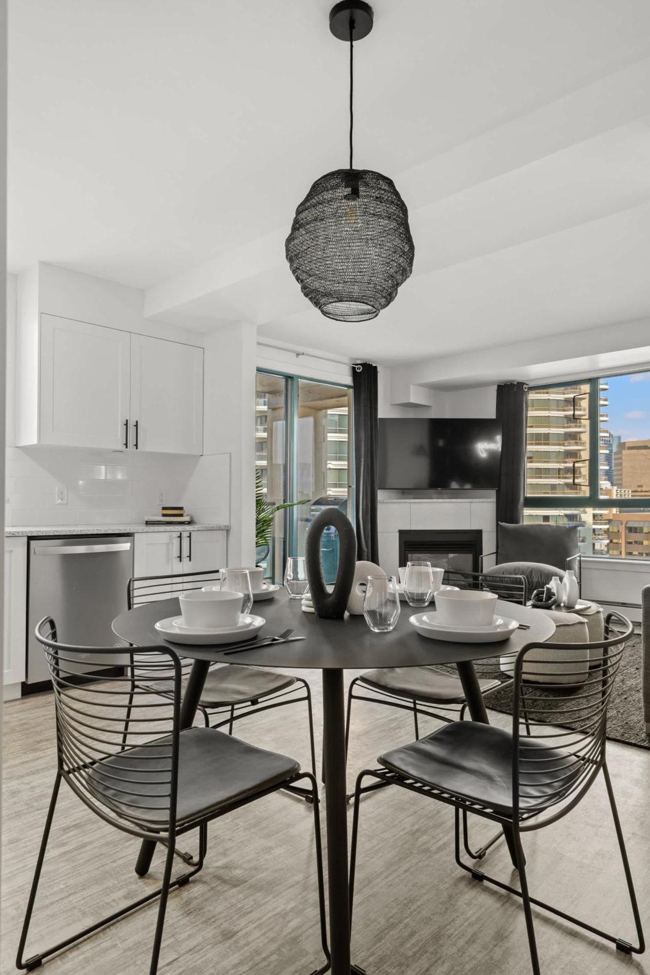 Holiday home The Loki I Patio & Bbq I Sleeps 5 I Downtown I Tv Calgary