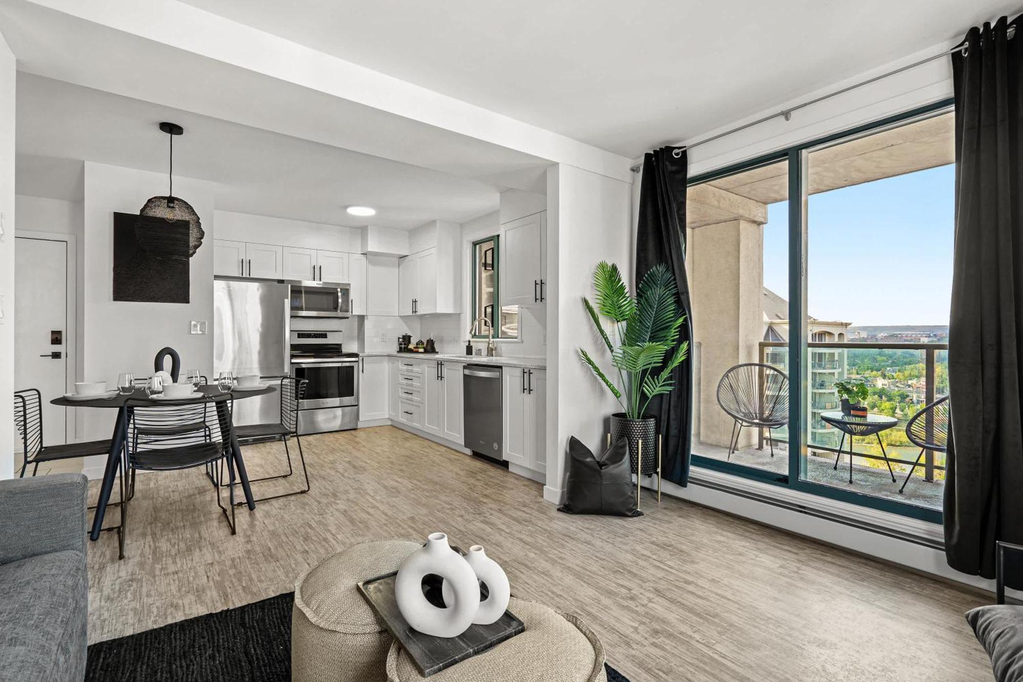 The Loki I Patio & Bbq I Sleeps 5 I Downtown I Tv Holiday home *