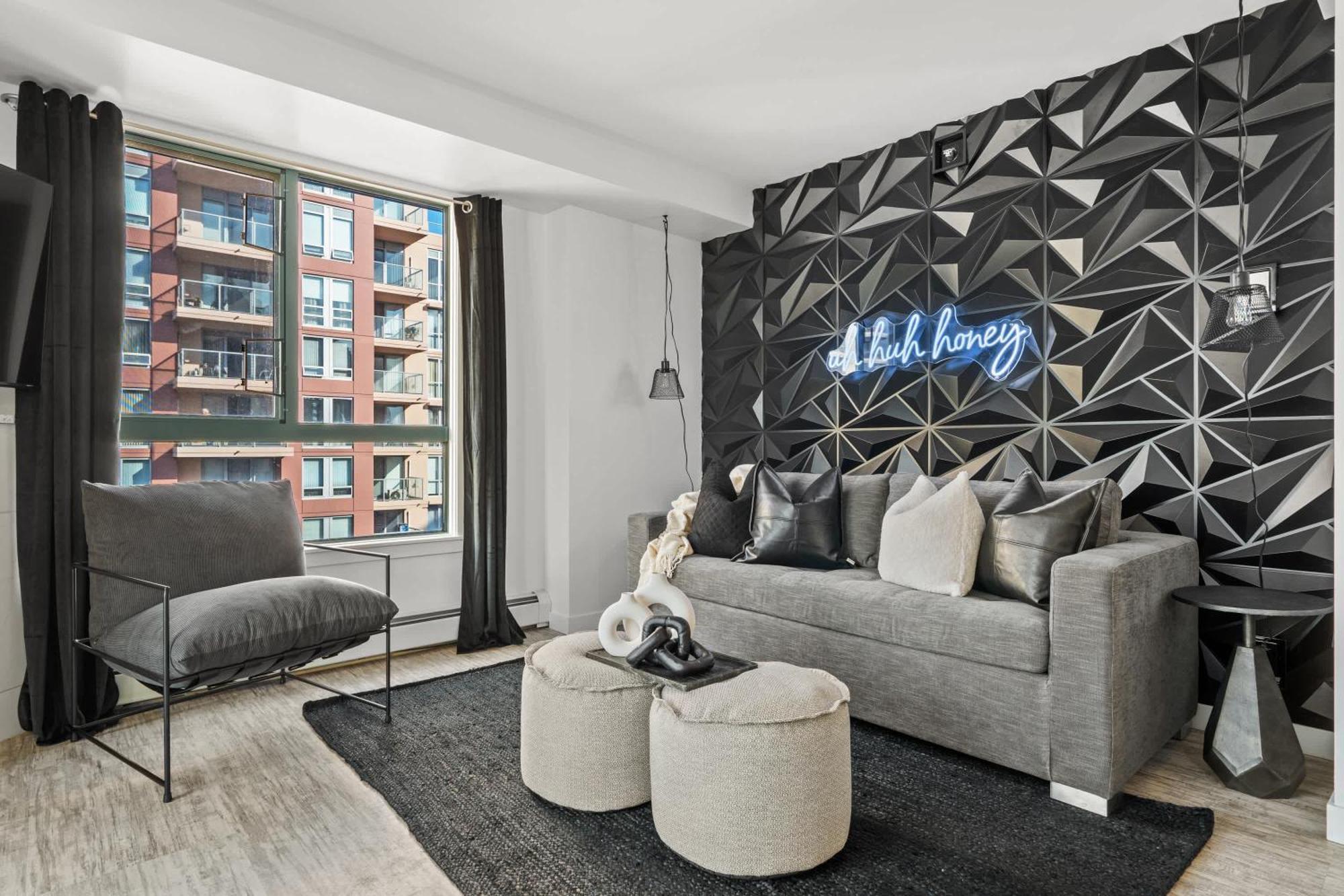 The Loki I Patio & Bbq I Sleeps 5 I Downtown I Tv Holiday home