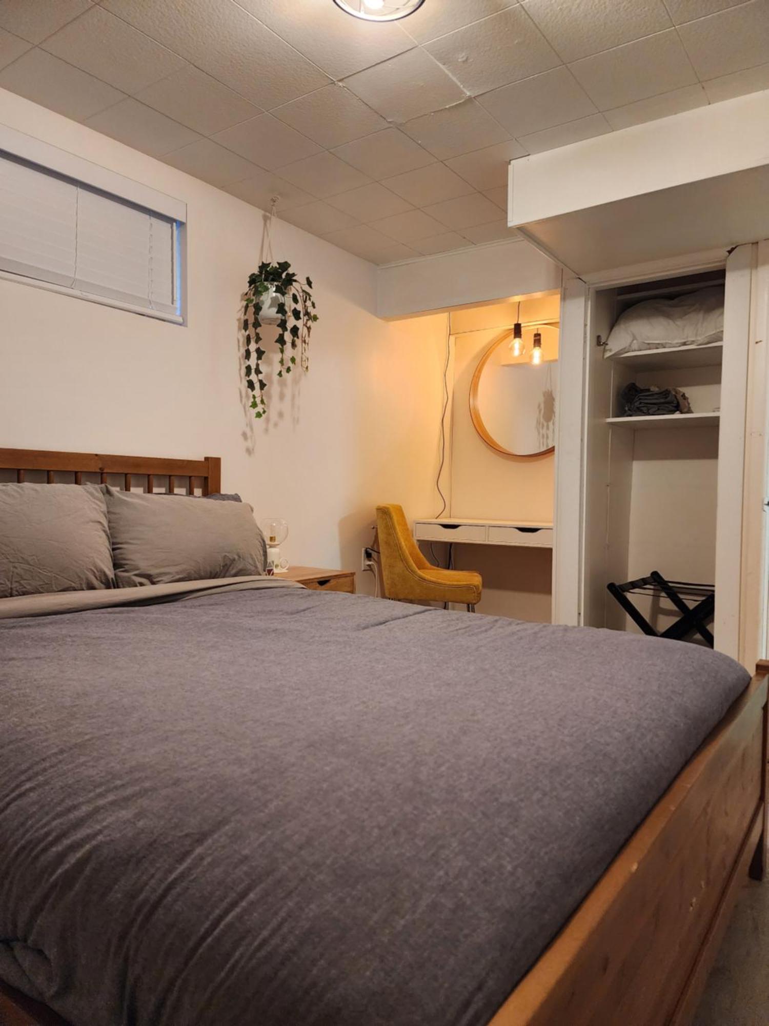 2-bed Entire 10 Mins From Attractions Apartment Calgary