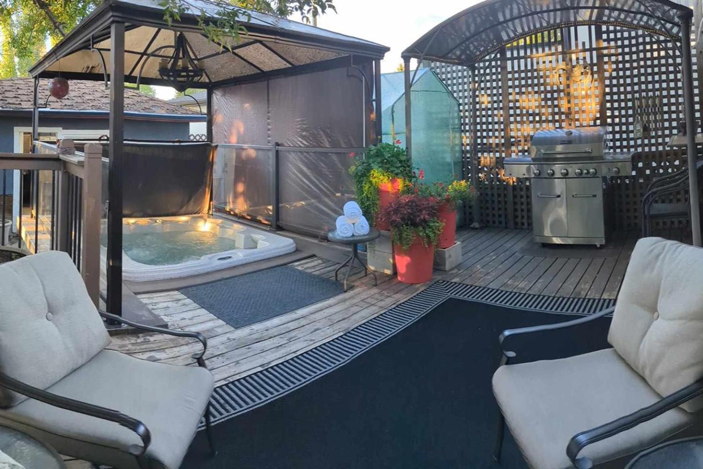 Holiday home Cozy Bungalow In Spruce Cliff With Hot Tub