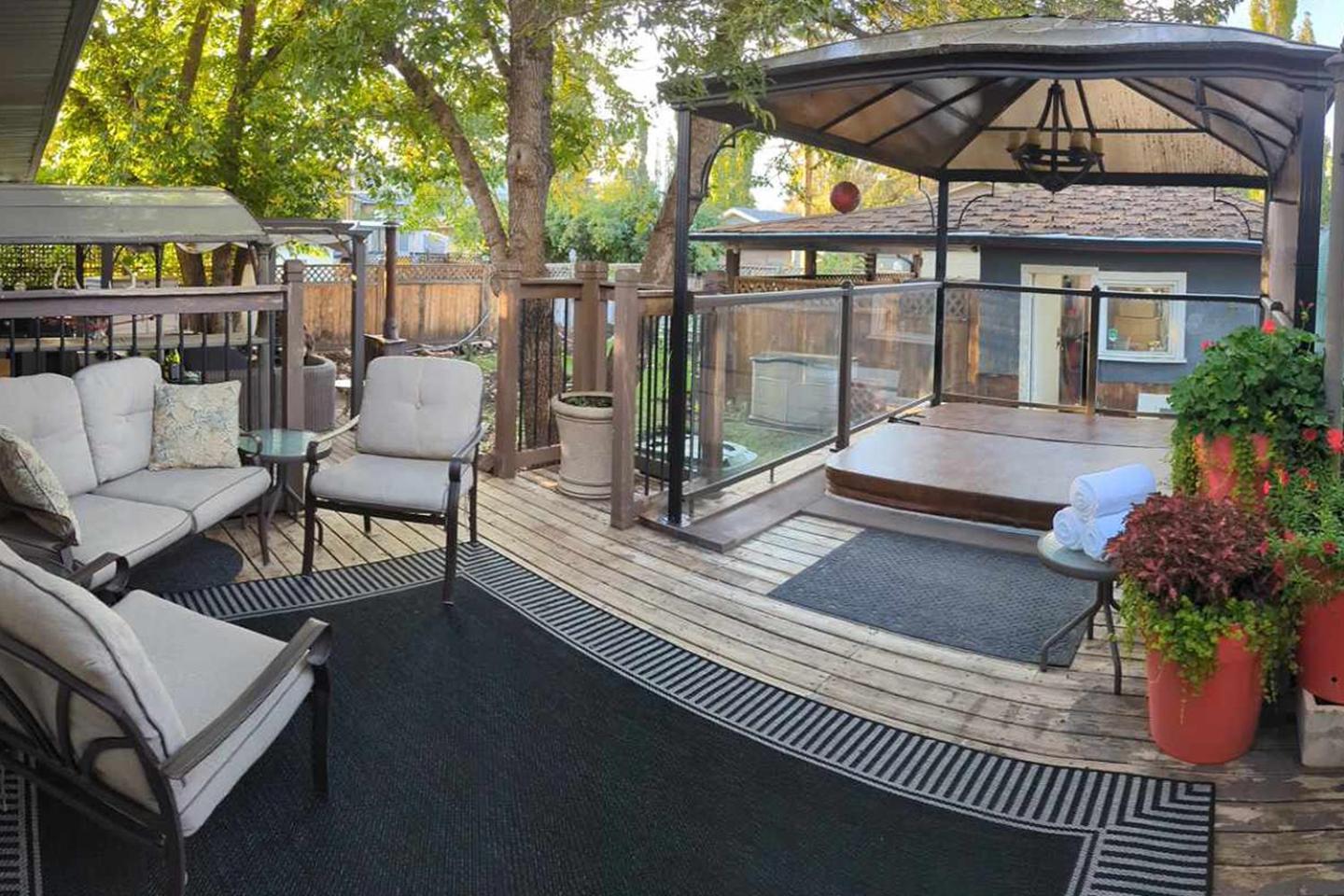 Holiday home Cozy Bungalow In Spruce Cliff With Hot Tub Calgary
