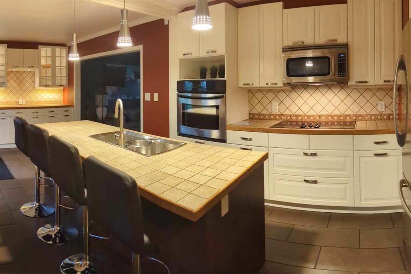 Cozy Bungalow In Spruce Cliff With Hot Tub * Calgary