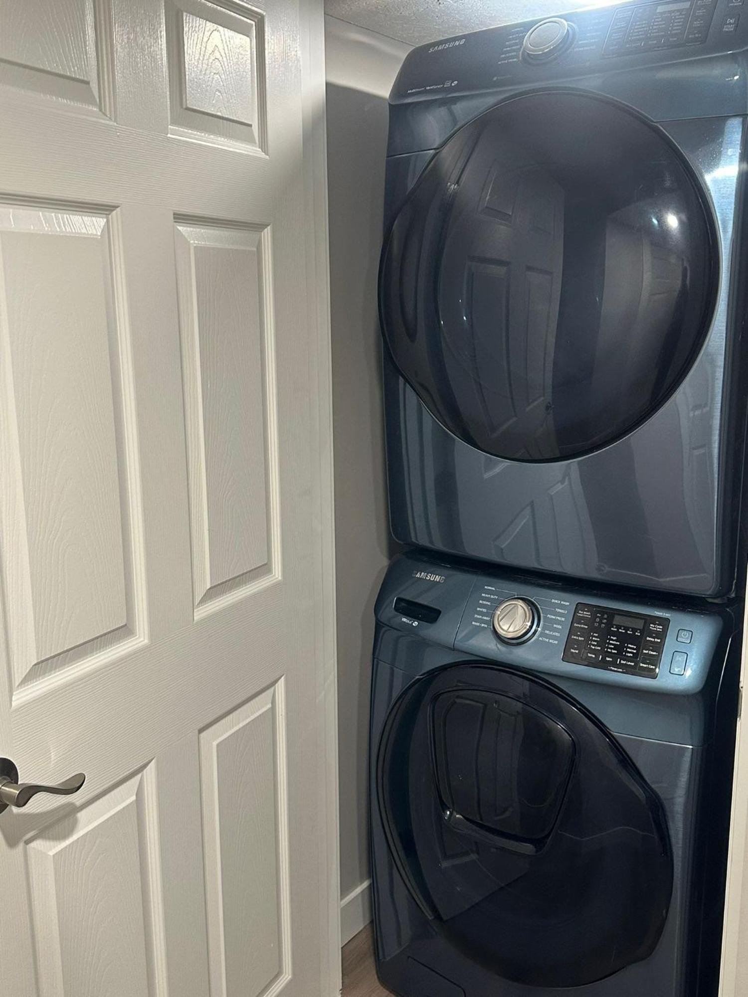 Bed & Breakfast Luxurious In Nw Calgary, Free Parking, High Speed Internet, Near Grocery And Airport