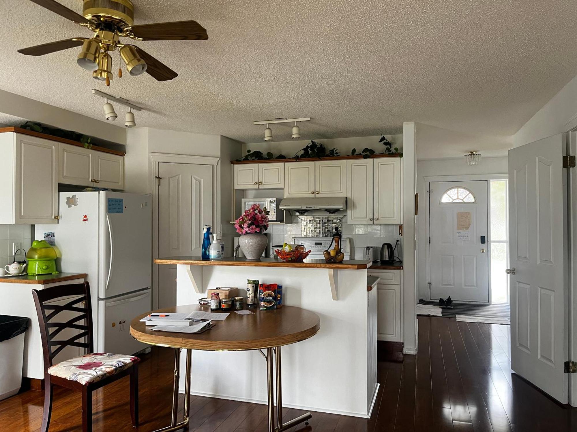 Homestay Hidden Valley New Basement With Private Bathroom!