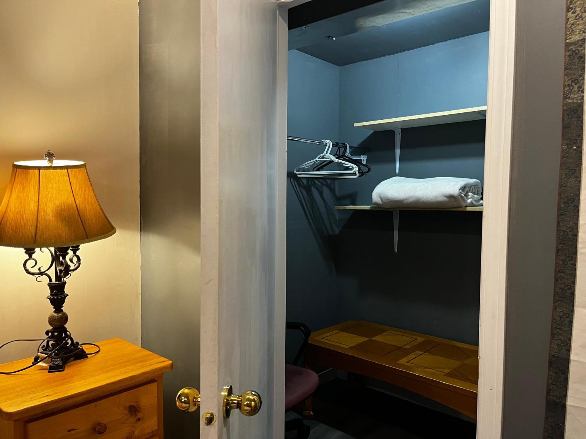 Hidden Valley New Basement With Private Bathroom! Homestay *