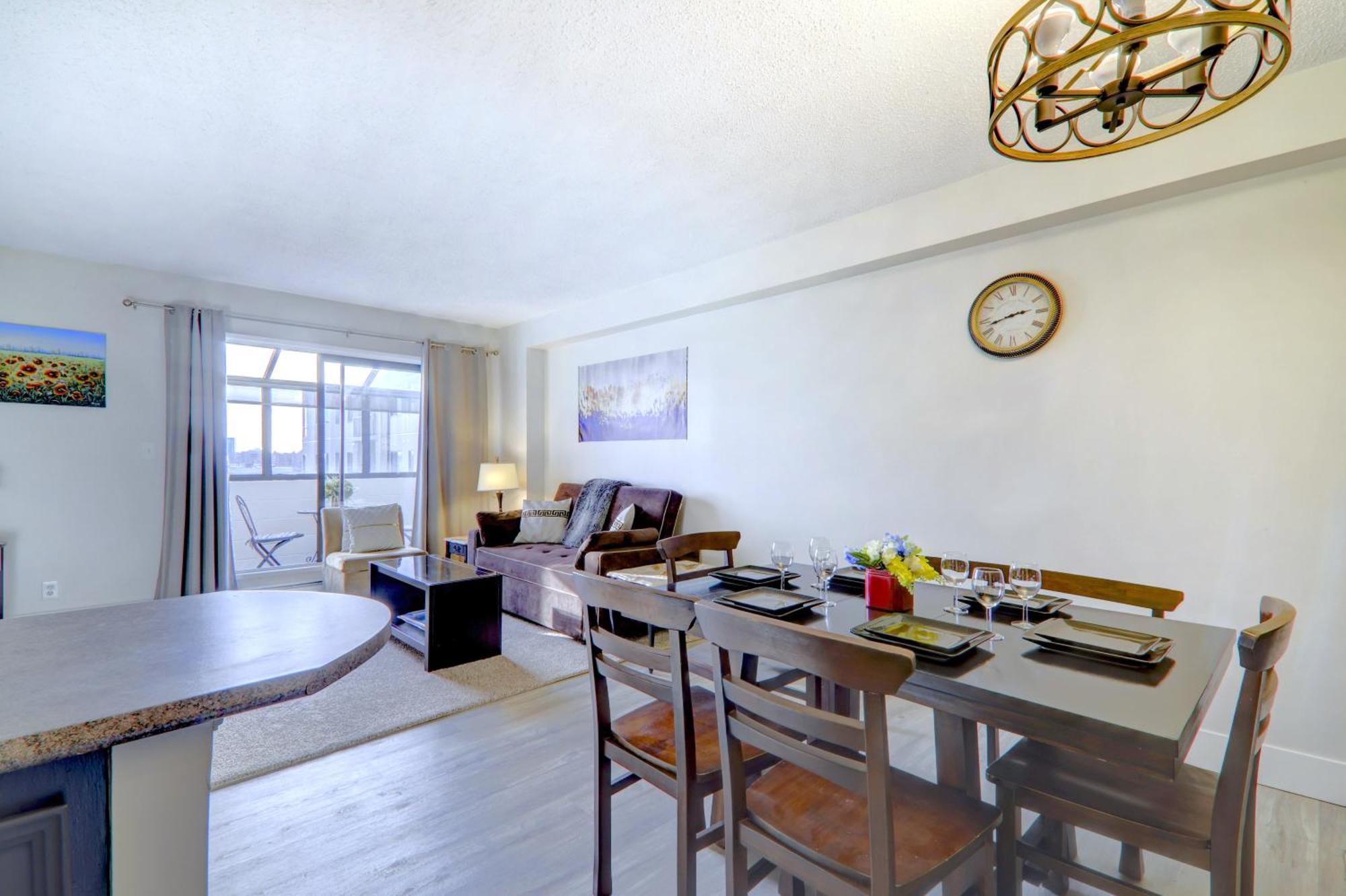 Spacious Floor At Stampede W Free Parking And Ac Apartment *