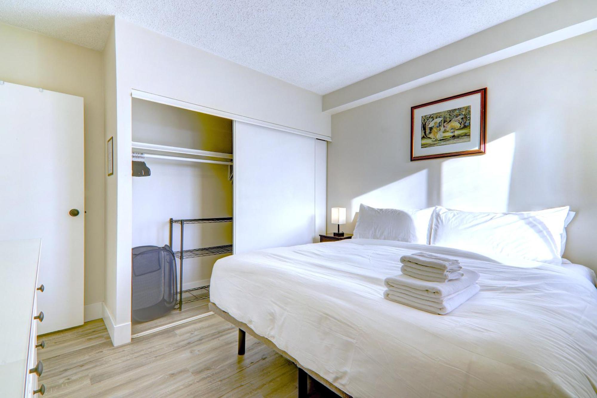 Spacious Floor At Stampede W Free Parking And Ac * Calgary