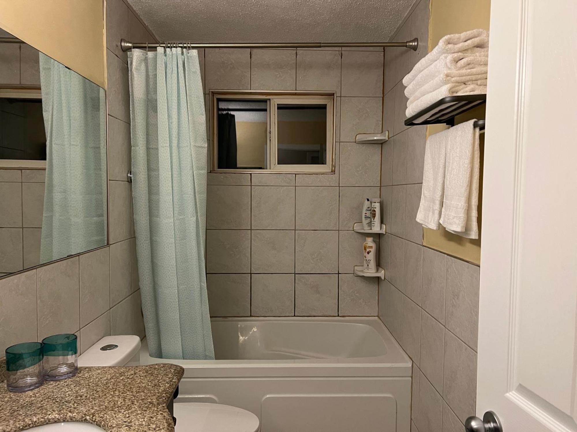 Apartment Luxurious 2br Whole Main Level -single House Calgary