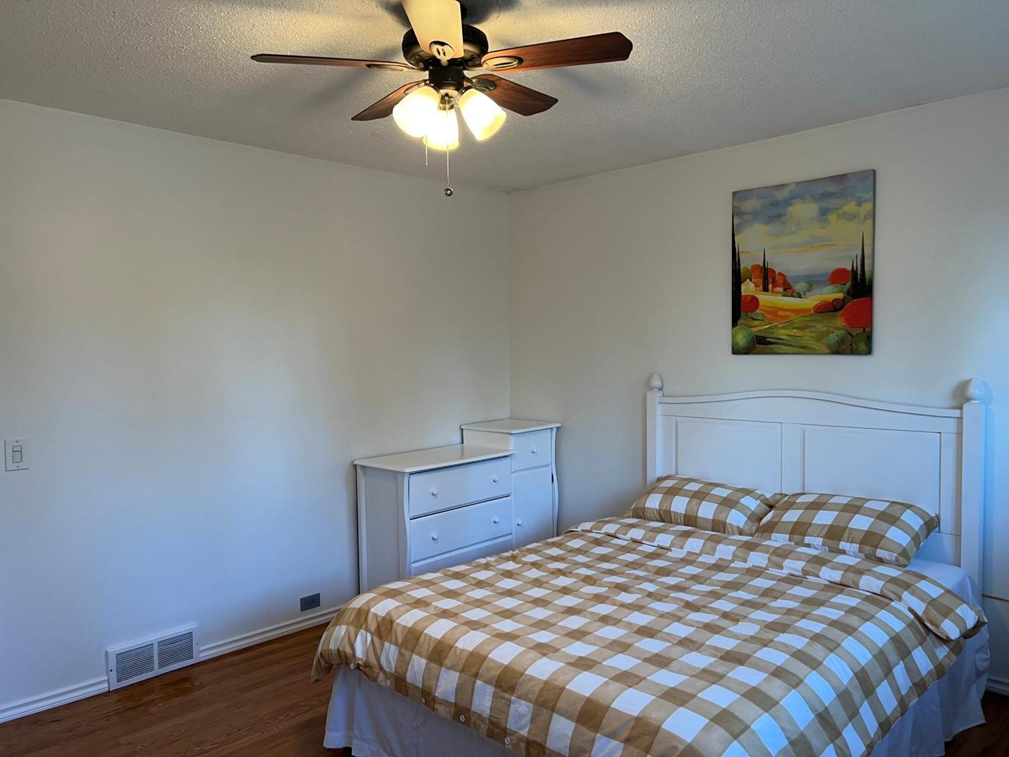 Luxurious 2br Whole Main Level -single House Calgary