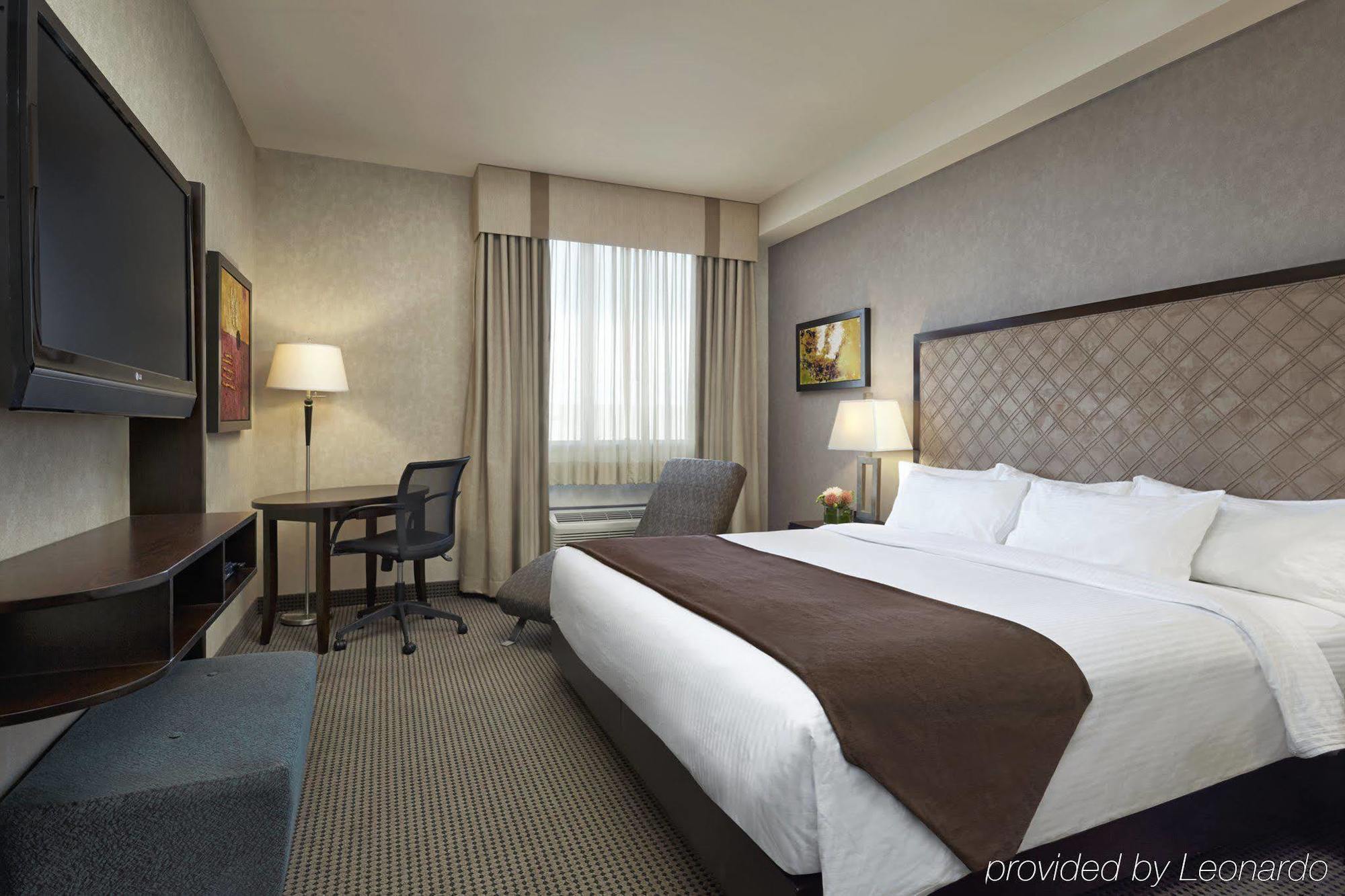 Acclaim By Clique Hotel Calgary