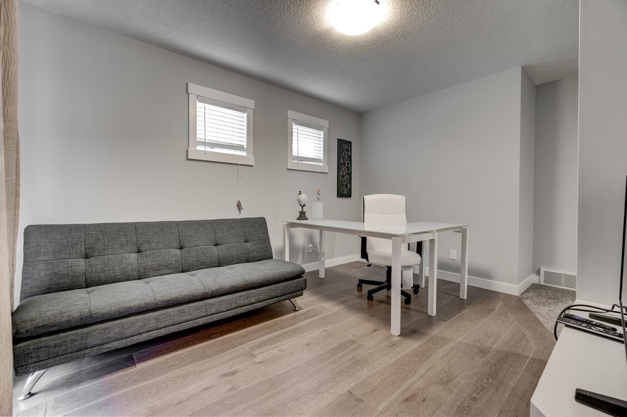 Three-bedroom With Fireplace #41 Sunalta Downtown * Calgary