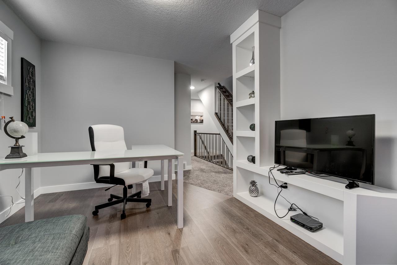 Apartment Three-bedroom With Fireplace #41 Sunalta Downtown *