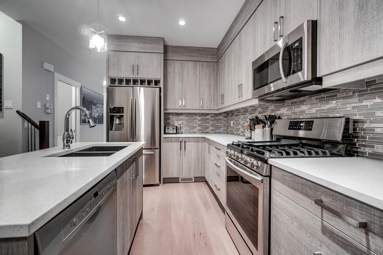 Apartment Three-bedroom With Fireplace #41 Sunalta Downtown *