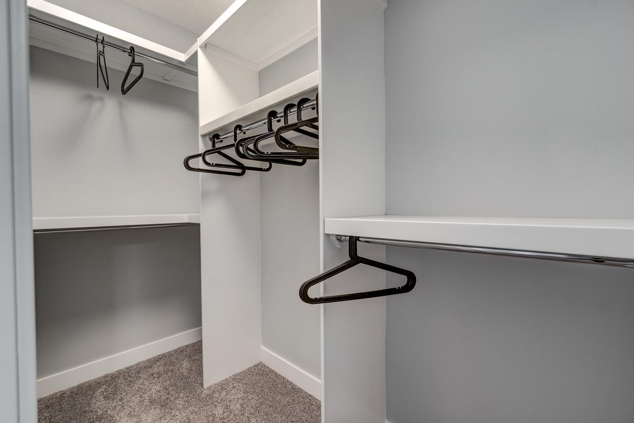 Apartment Three-bedroom With Fireplace #41 Sunalta Downtown *