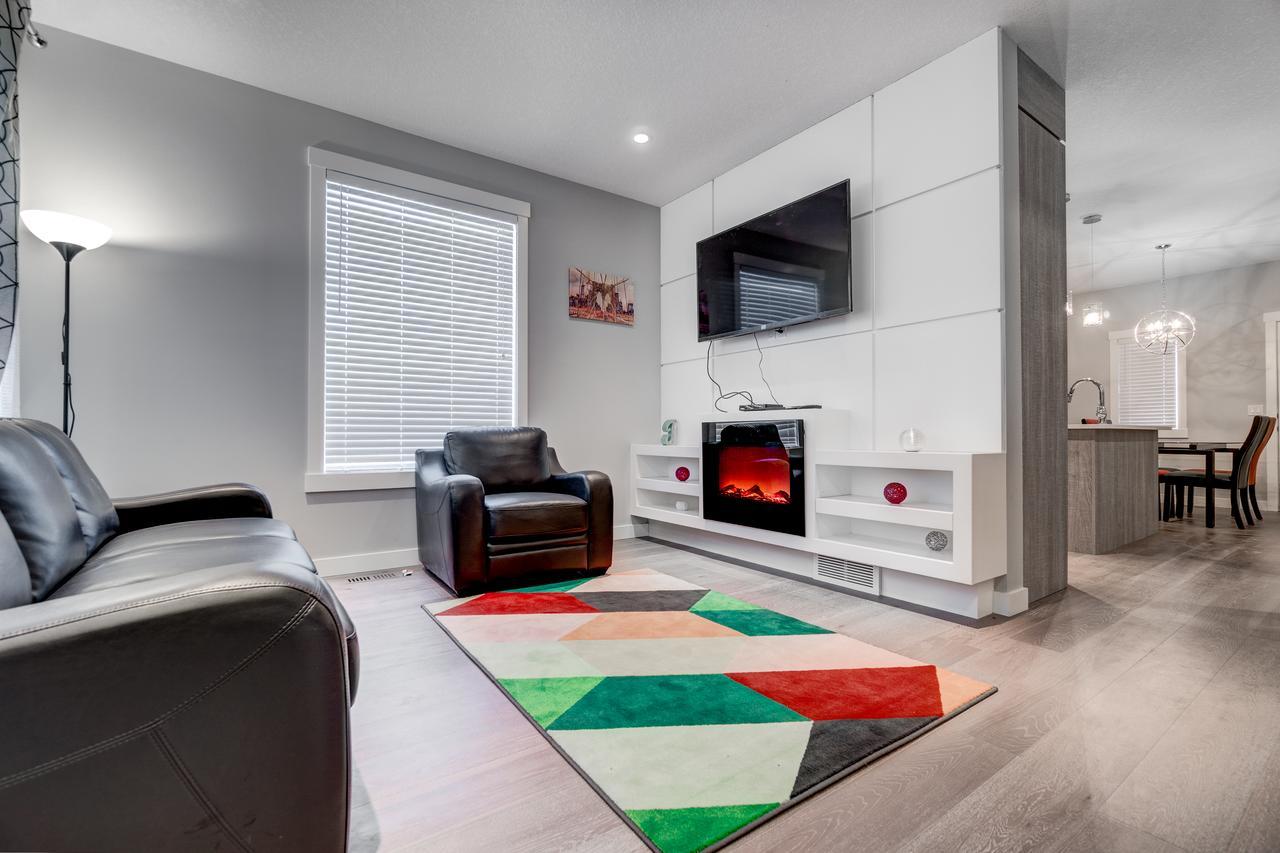 Three-bedroom With Fireplace #41 Sunalta Downtown * Calgary