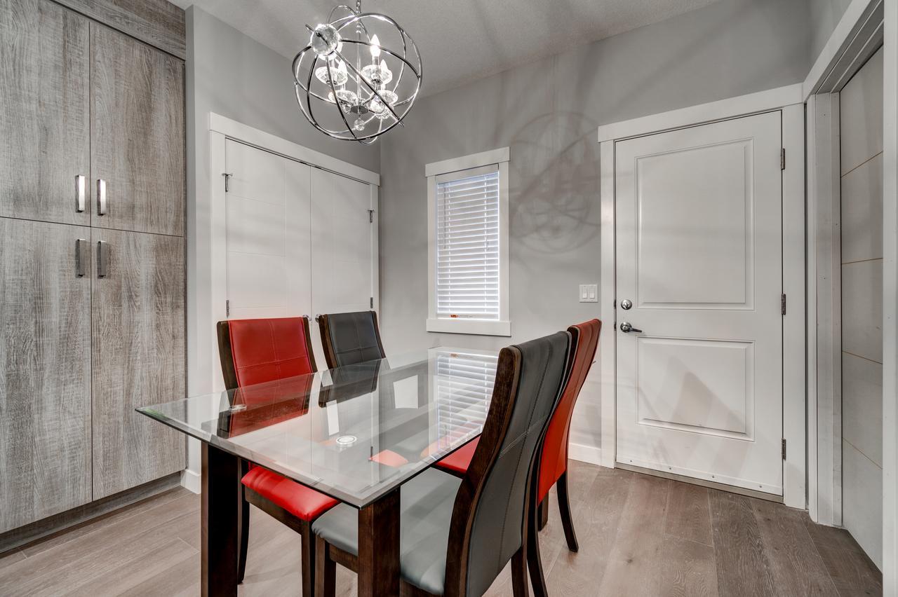 Apartment Three-bedroom With Fireplace #41 Sunalta Downtown *