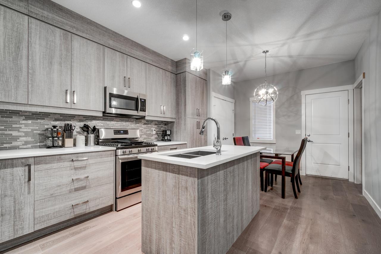 Apartment Three-bedroom With Fireplace #41 Sunalta Downtown *