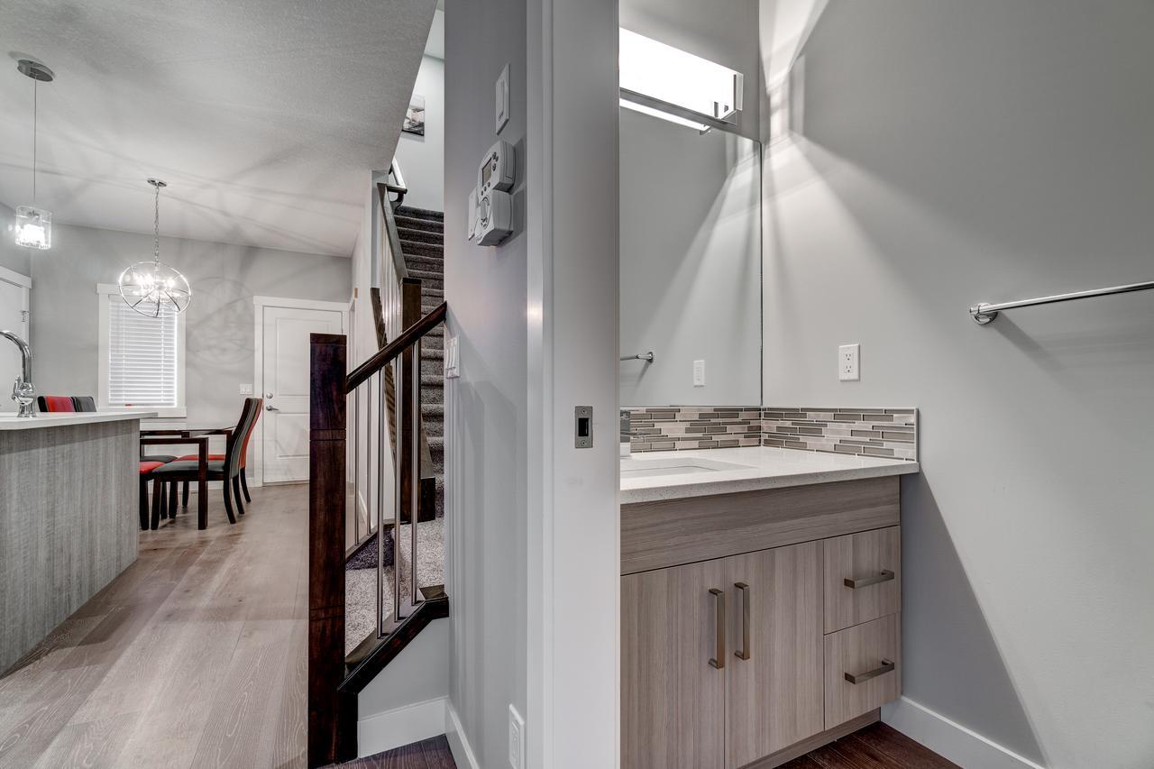 Three-bedroom With Fireplace #41 Sunalta Downtown * Calgary