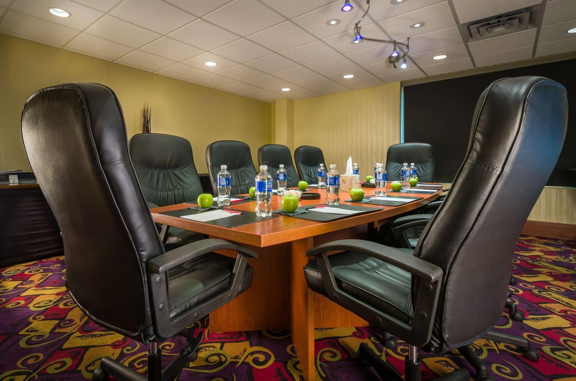 Deerfoot And Casino Hotel 4*