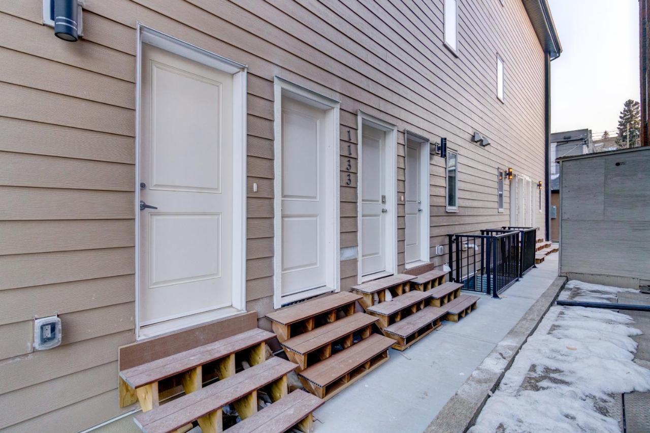 Three-bedroom With Fireplace #41 Sunalta Downtown Calgary