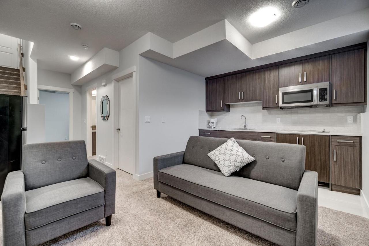 Three-bedroom With Fireplace #41 Sunalta Downtown * Calgary