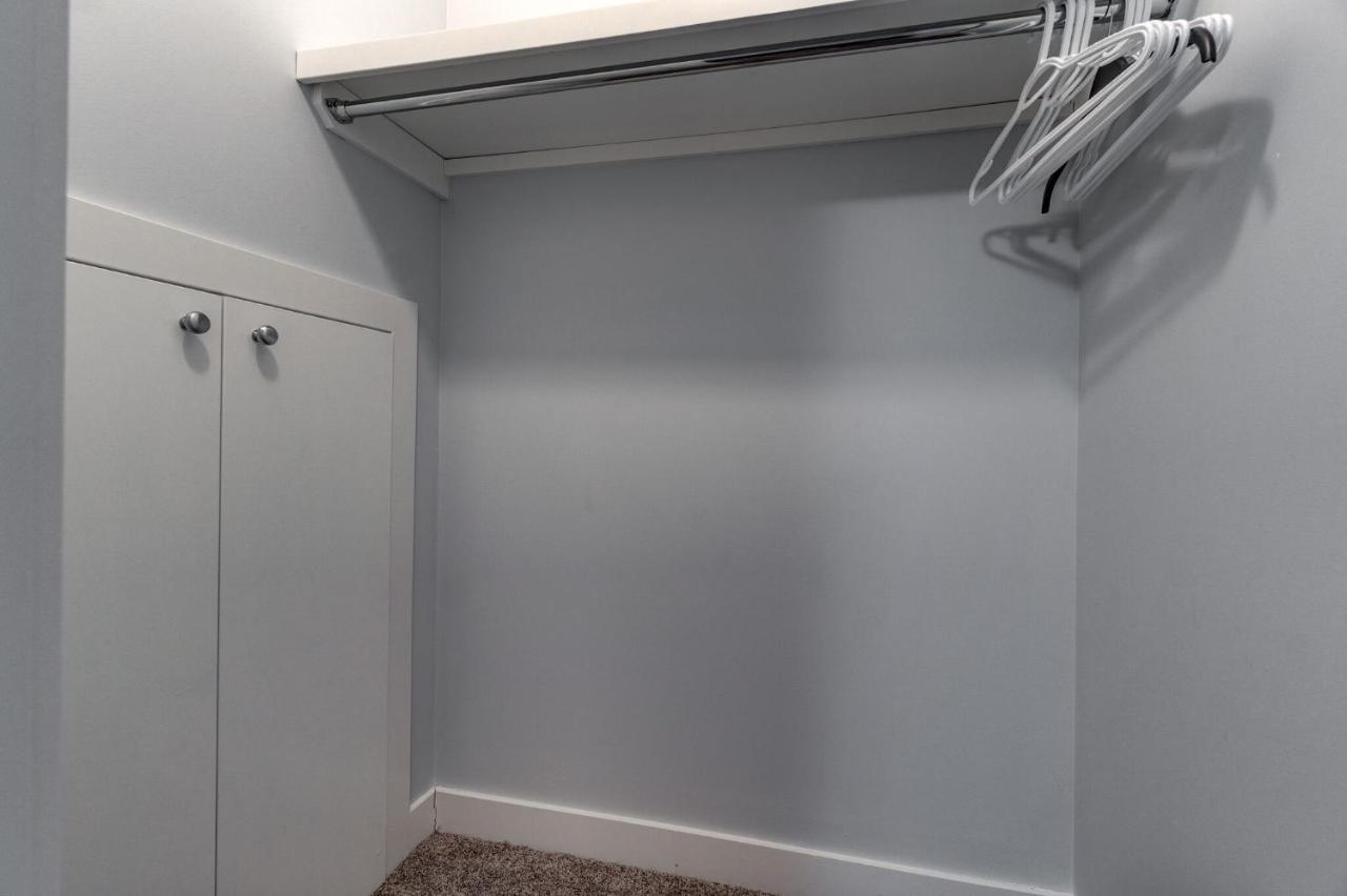 Three-bedroom With Fireplace #41 Sunalta Downtown * Calgary
