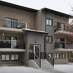 Cozy 2-Bedroom Condo Near Downtown, With Laundry, Parking, Balcony