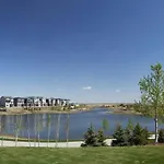 Cozy And Accessible 2 Bedroom Suite Calgary