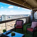 Calgary Downtown Center Condo With Free Parking