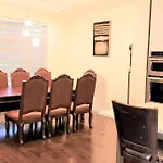 Cheerful 3Bedroom Home With Free Garage Parking