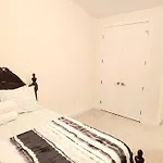 Cheerful 3Bedroom Home With Free Garage Parking