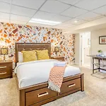 Luxury Home By North Glenmore Park