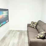 Cozy And Accessible 2 Bedroom Suite Calgary